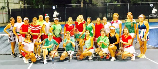 Las damas se lucen en torneo de tenis del mes patrio